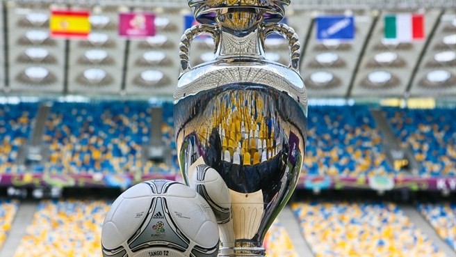 Chiếc Cup này sẽ thuộc về Tây Ban Nha hay Italia?